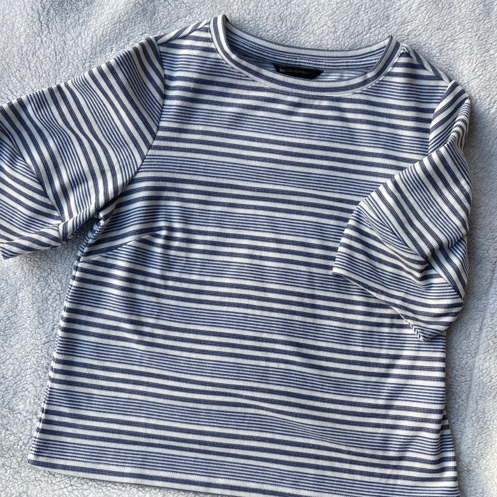 NWOT Banana Republic top navy/white